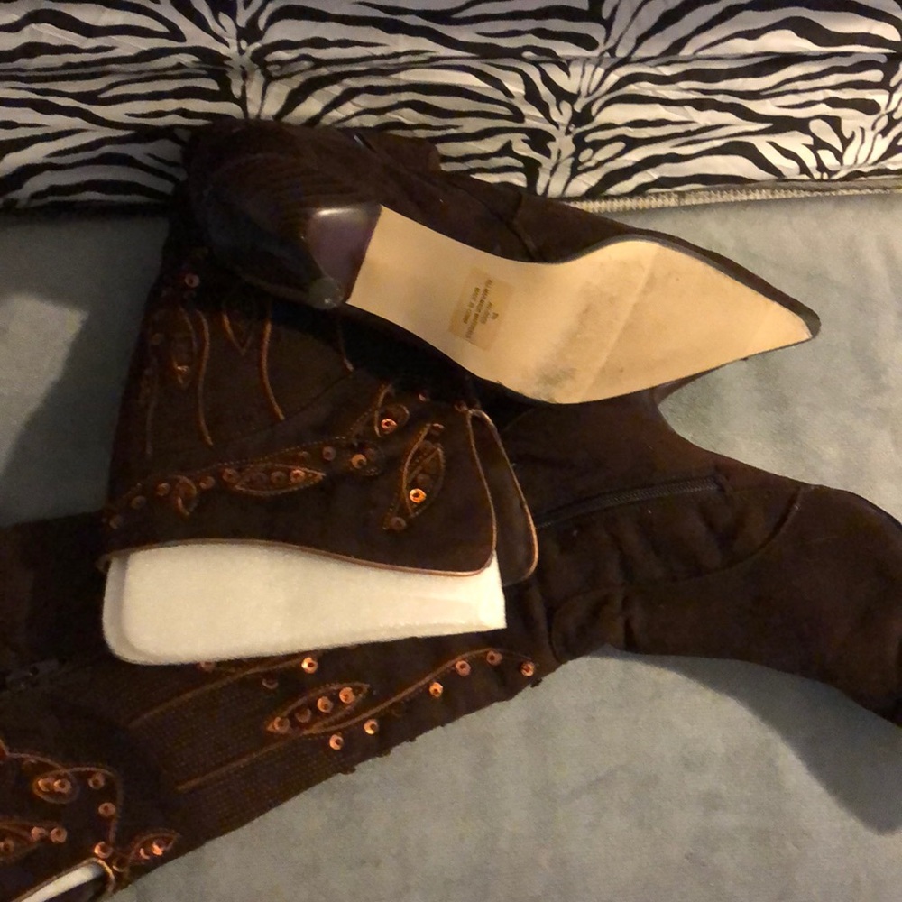 Boots - Picture 4 of 8